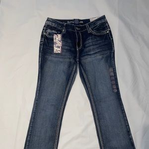 Rhythm and Blues (New) women’s modern song boot. Cut